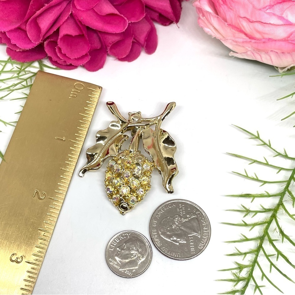 VINTAGE⚜️Strawberry Aurora Borealis Crystal Brooch - Picture 5 of 5